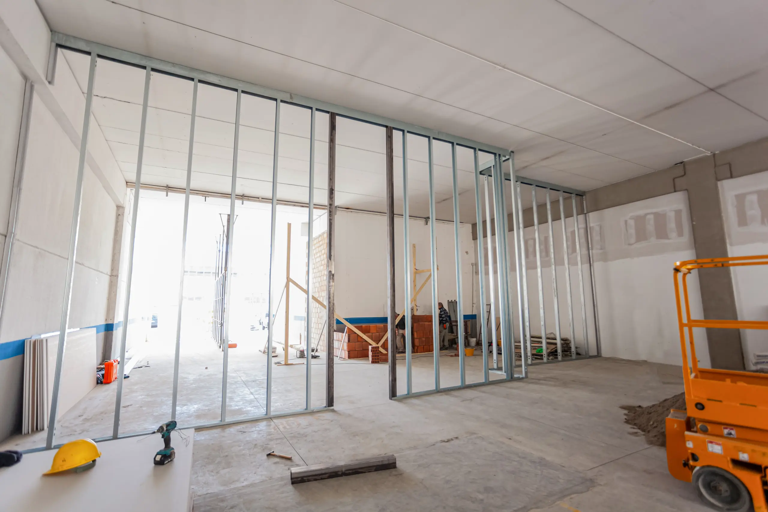 Innenausbau mit Trockenbauwänden und Bauarbeiten